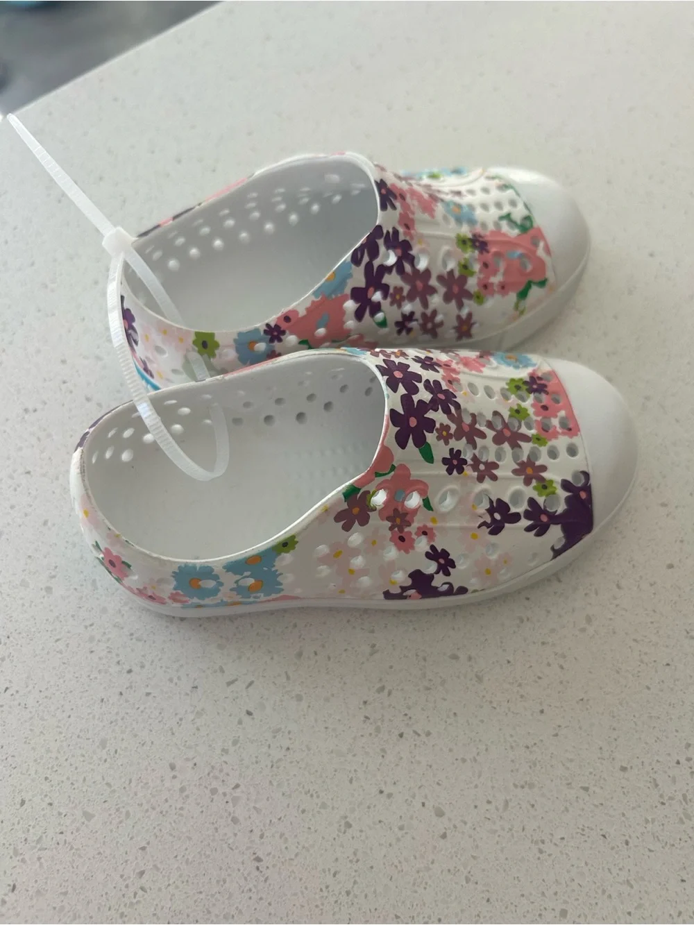 Native Shoes Jefferson Kid’s Water Shoes Slip-On Sneakers Floral C7